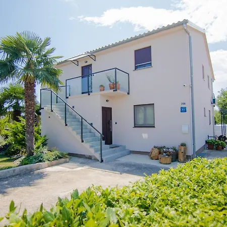 Apartment Aki *