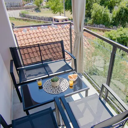 Apartment Aki Malinska