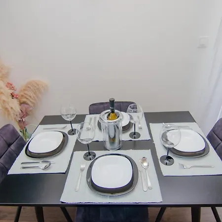 Aki Apartment *