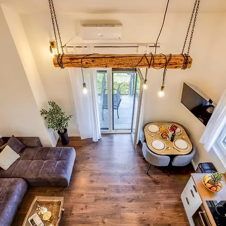 Apartman Aki *